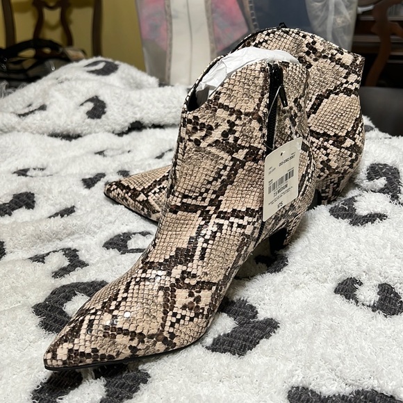 Worthington Marden Kitten Heel Booties - Picture 4 of 8